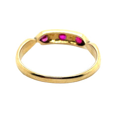 Bague Jarretière en or jaune, perles et pierres rouges - Castafiore