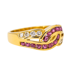 Bague Jarretière en or jaune, rubis et diamants - Castafiore