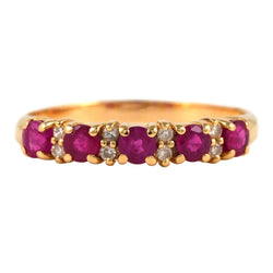 Bague Jarretière en or jaune, rubis et diamants - Castafiore