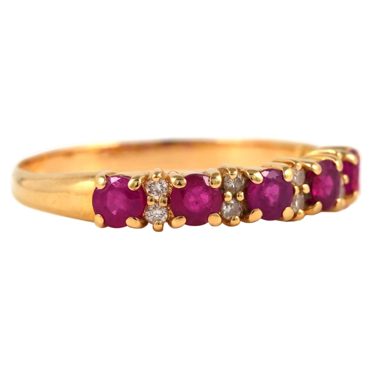 Bague Jarretière en or jaune, rubis et diamants - Castafiore