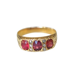 Bague Jarretière en or jaune, rubis, spinelles et diamants - Castafiore