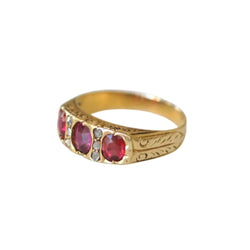 Bague Jarretière en or jaune, rubis, spinelles et diamants - Castafiore