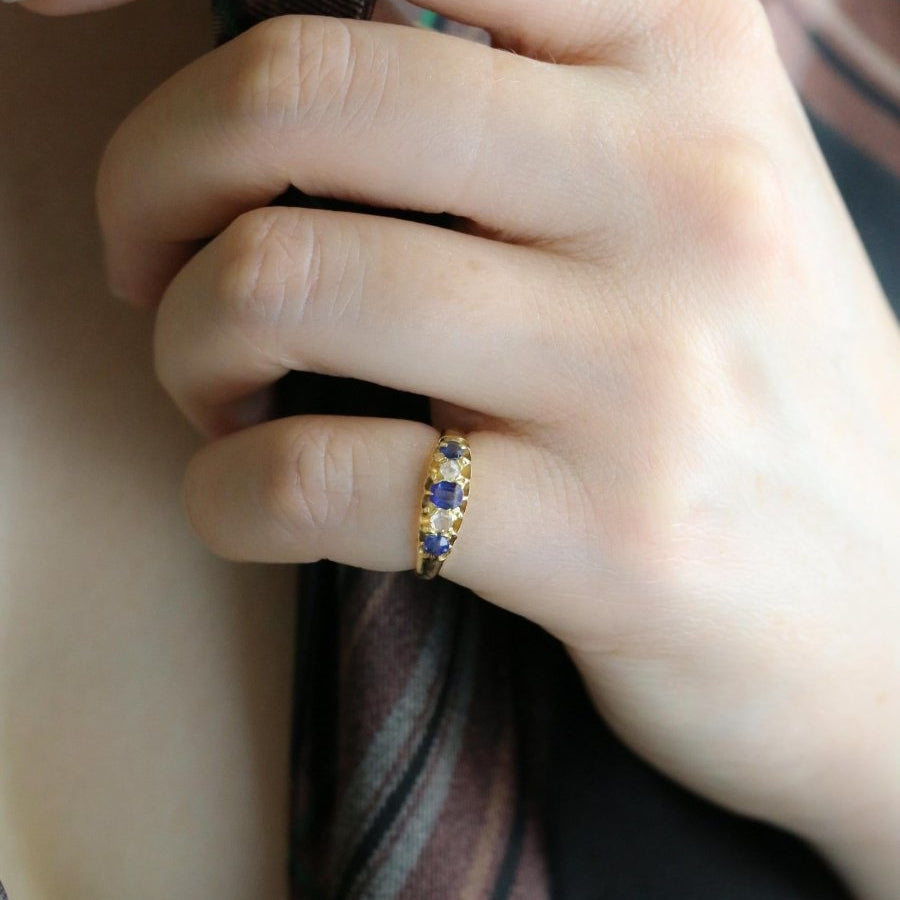 Bague Jarretière en or jaune saphirs et diamants taille rose - Castafiore