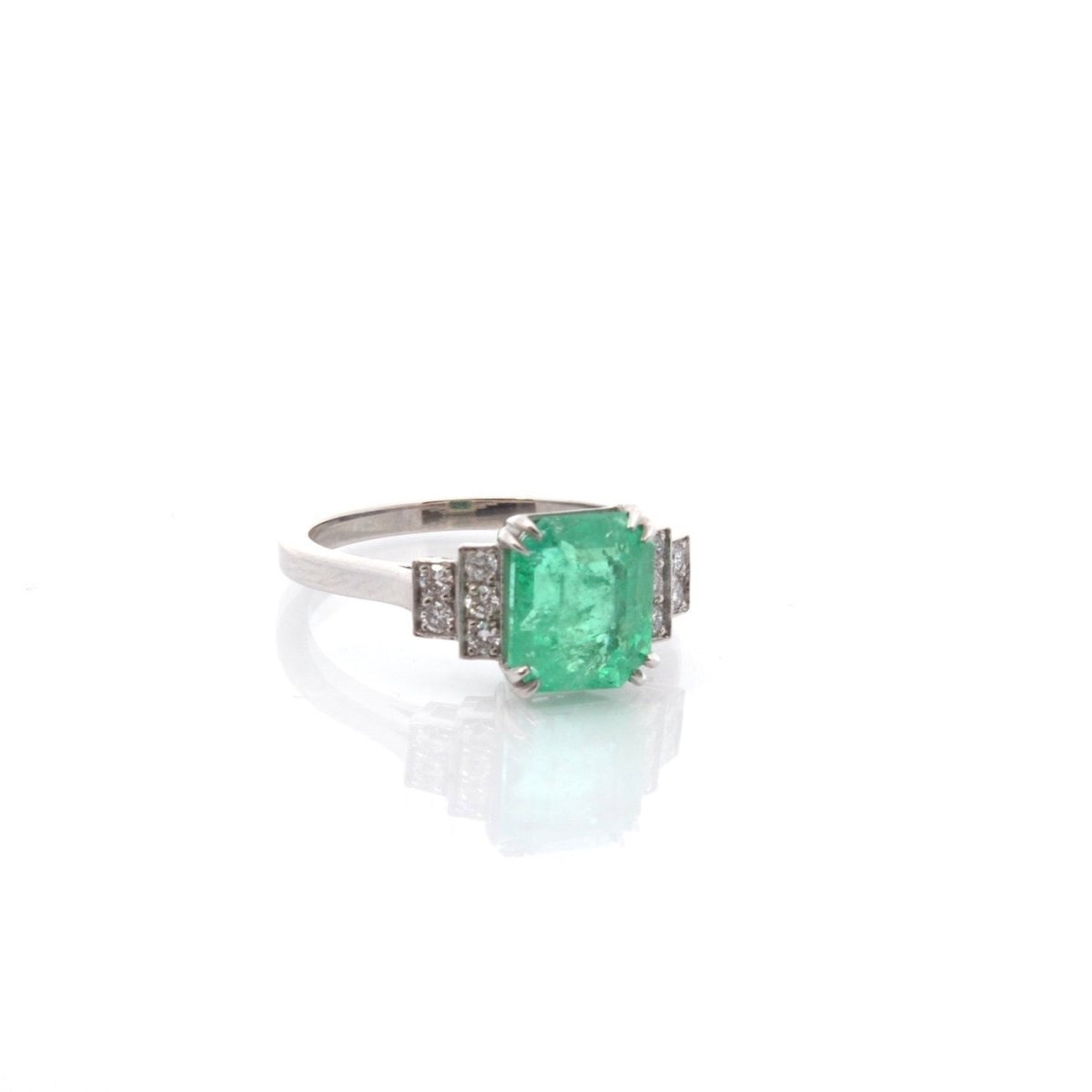 Bague Jarretière en platine, émeraude et diamants - Castafiore