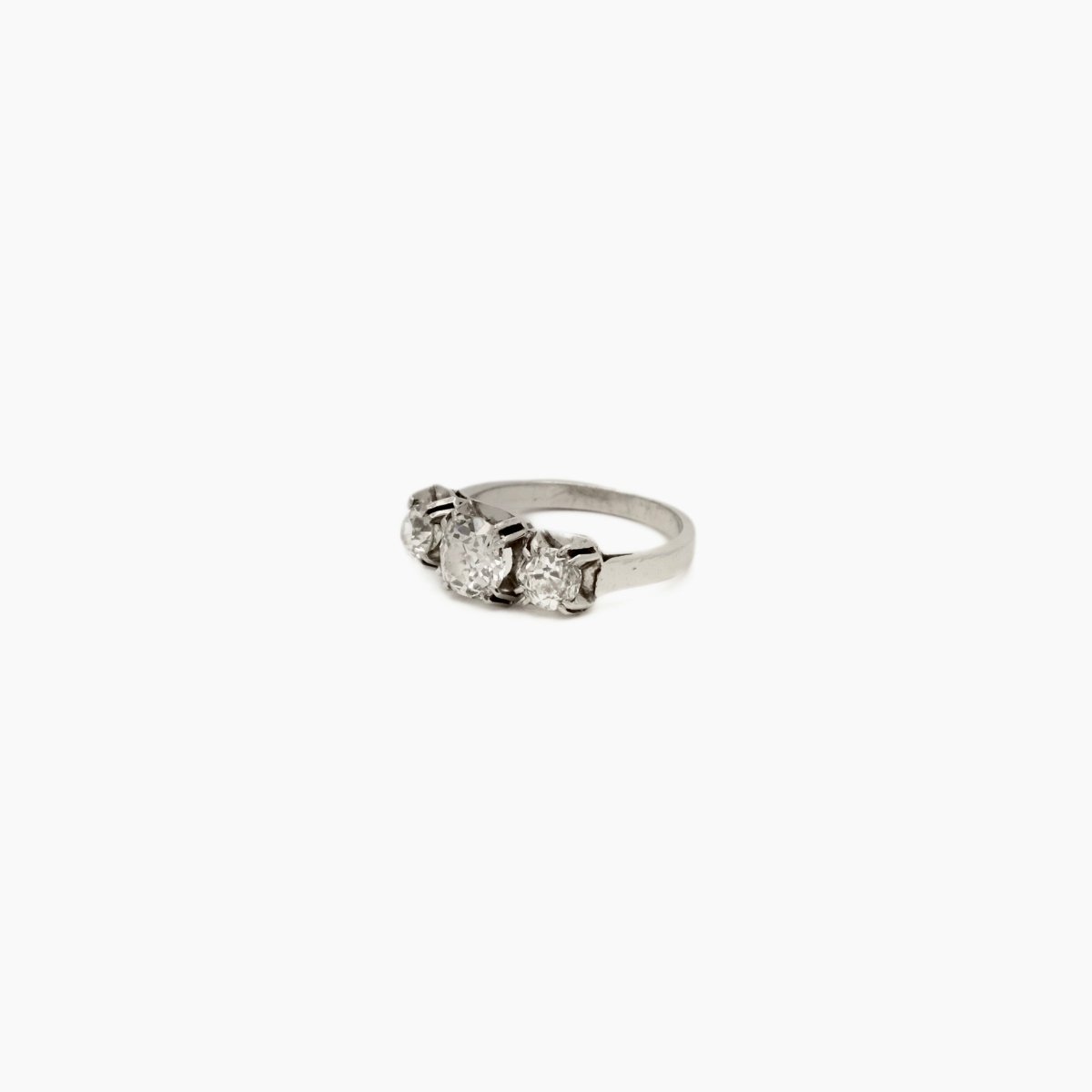 Bague jarretière en platine et diamant - Castafiore