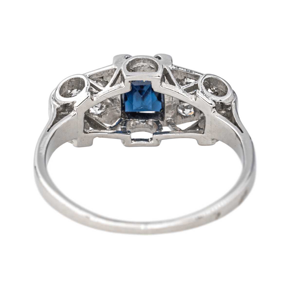 Bague Jarretière en platine, saphir et diamants - Castafiore