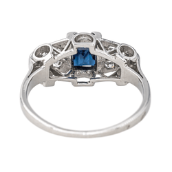 Bague Jarretière en platine, saphir et diamants - Castafiore