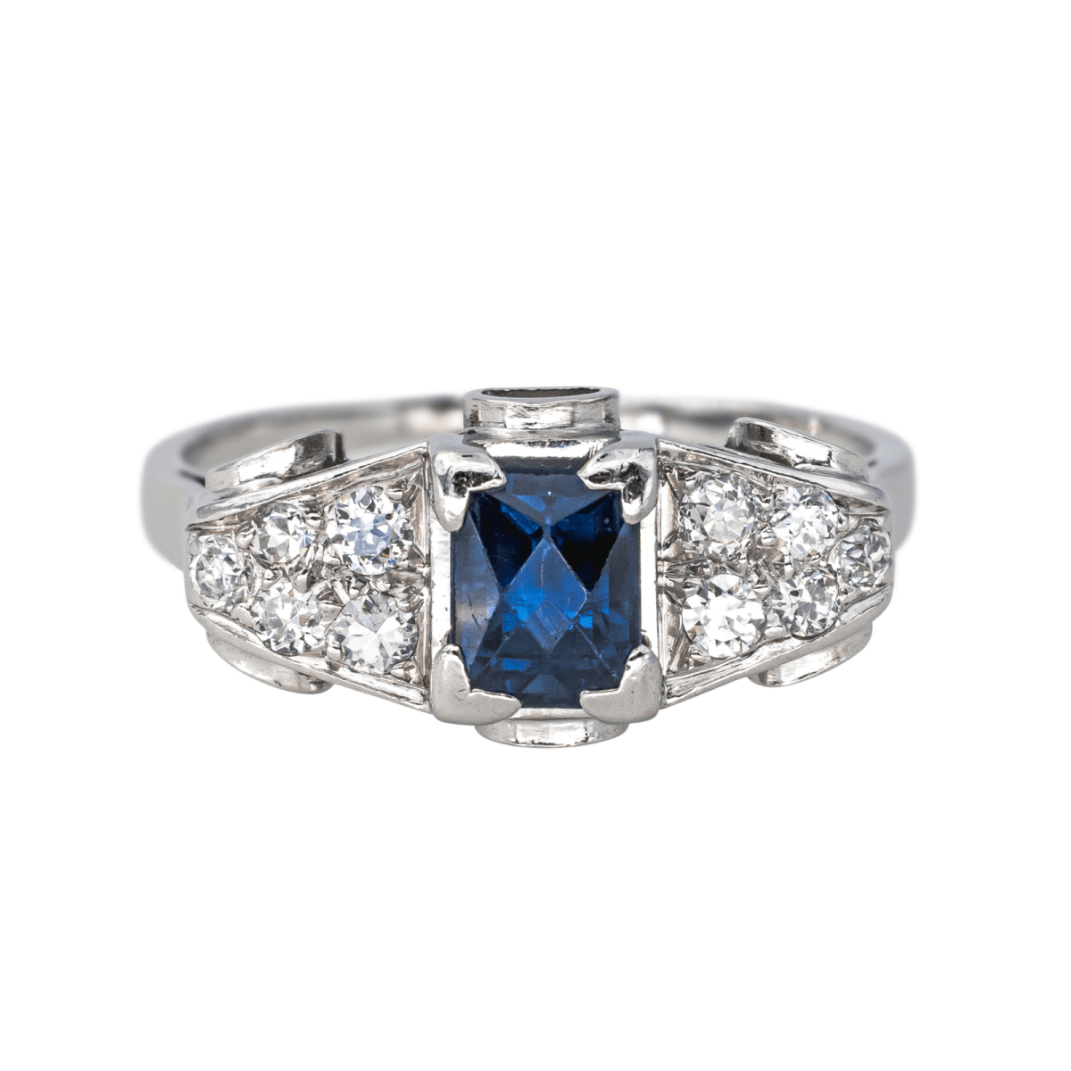 Bague Jarretière en platine, saphir et diamants - Castafiore