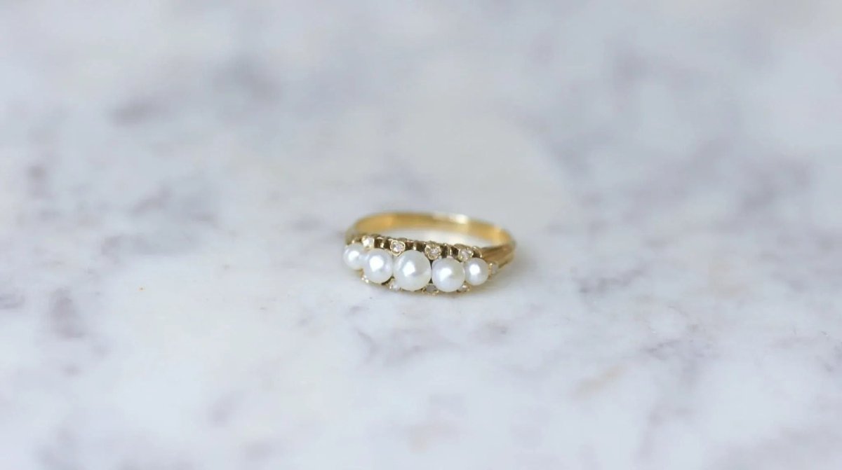 Bague jarretière perles et diamants - Castafiore