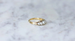 Bague jarretière perles et diamants - Castafiore