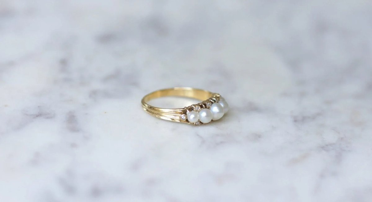 Bague jarretière perles et diamants - Castafiore