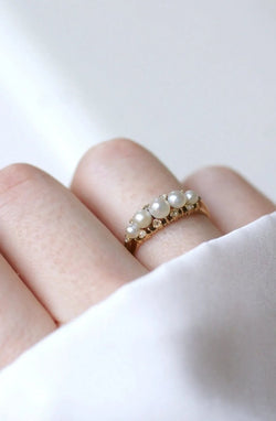 Bague jarretière perles et diamants - Castafiore