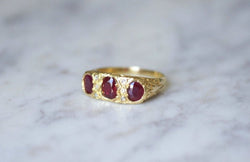 Bague jarretière rubis birmans et diamants - Castafiore