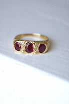 Bague jarretière rubis birmans et diamants - Castafiore