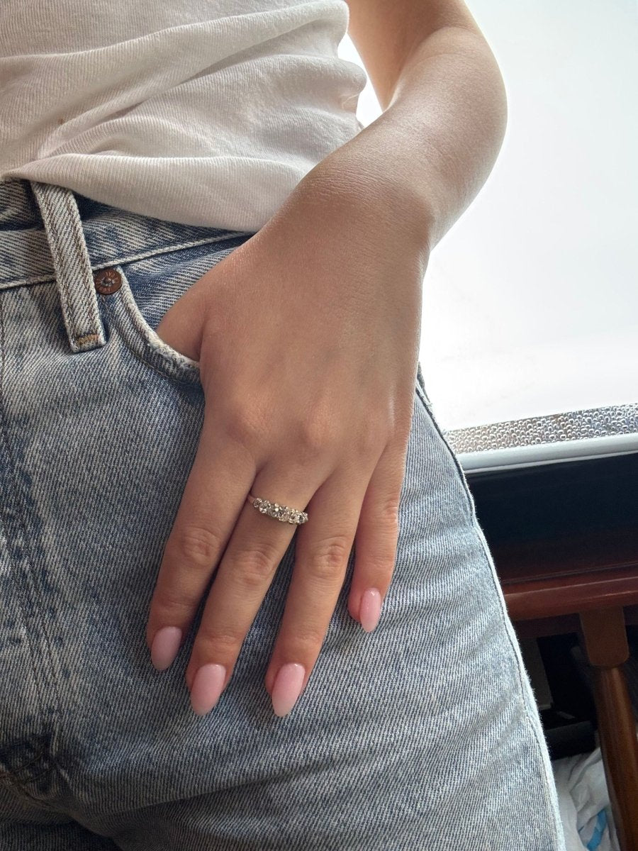 Bague jarretière XIXe siècle or jaune 750 diamants taille anciennes - Castafiore