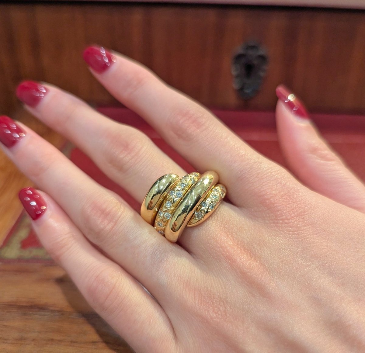 Bague Jonc CHAUMET "Tango" en or jaune et diamants - Castafiore