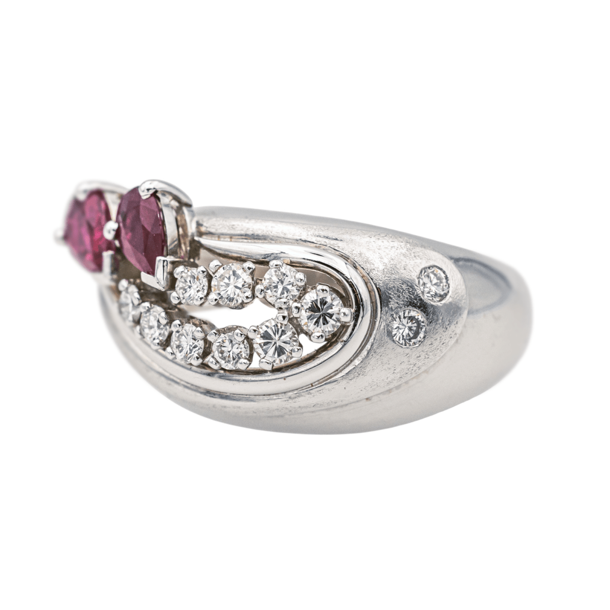 Bague Jonc en or blanc, platine, rubis et diamants - Castafiore