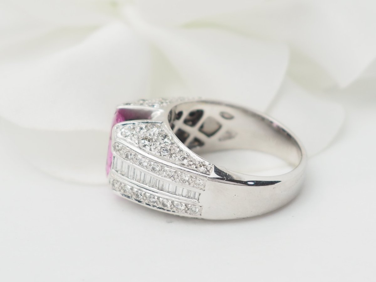 Bague jonc en or blanc, saphir rose et diamants - Castafiore