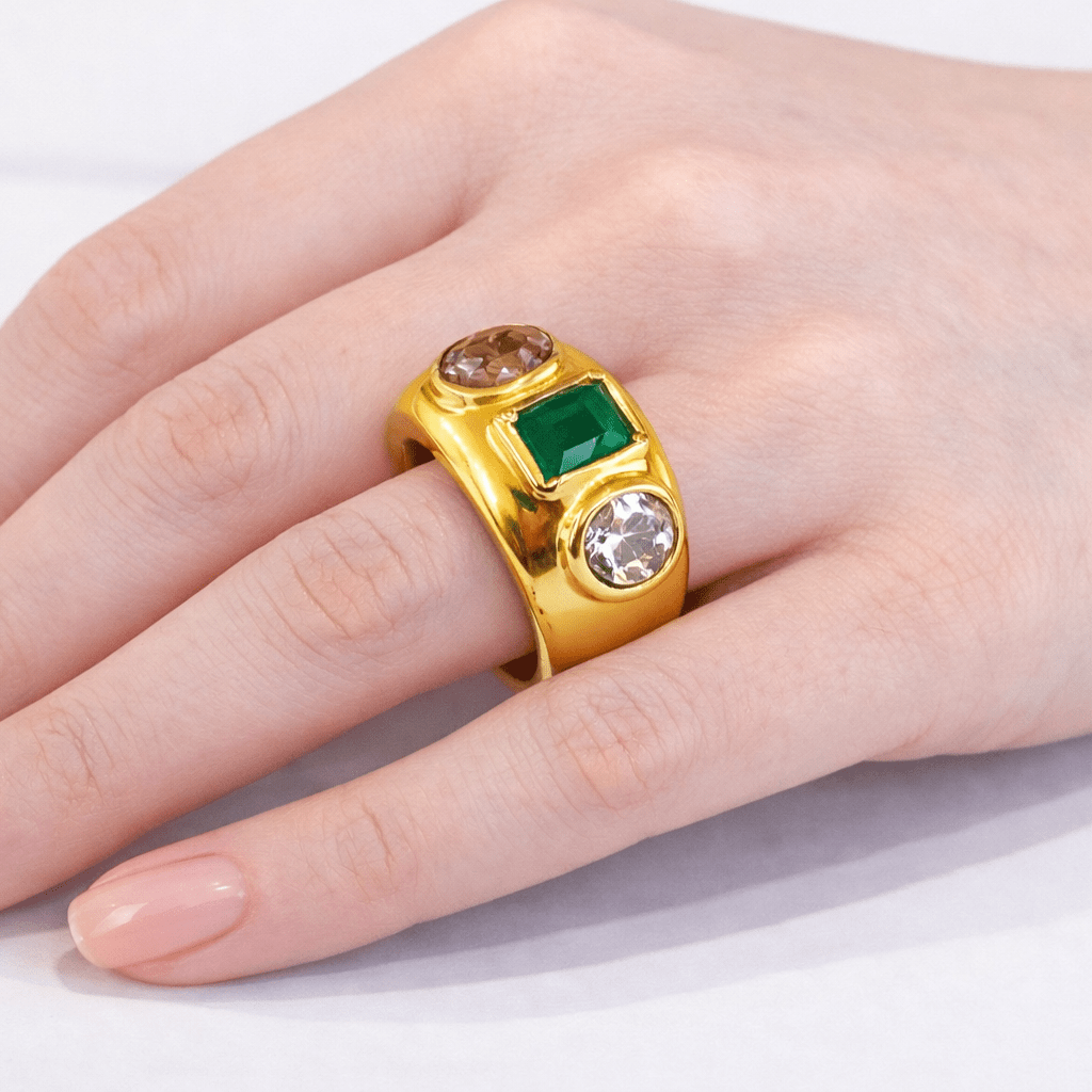 Bague Jonc en or jaune, émeraude et diamants - Castafiore