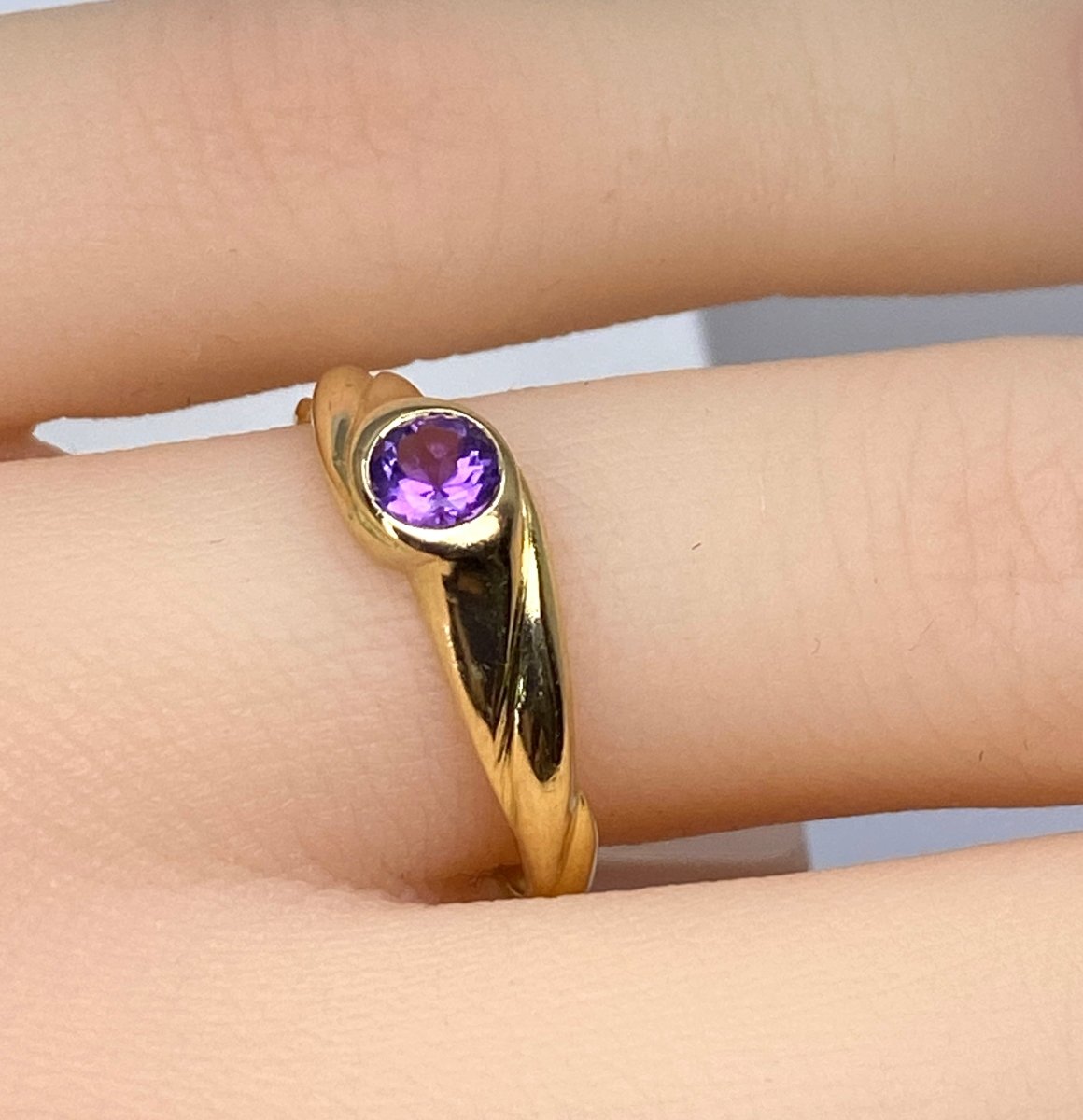 Bague Jonc en or jaune et améthyste - Castafiore