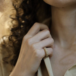 Bague Jonc en or jaune et diamants - Castafiore