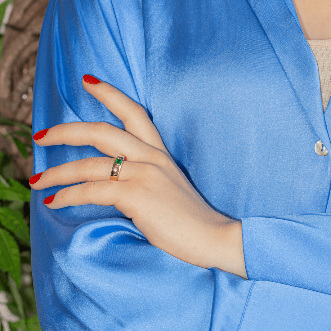 Bague Jonc en or jaune et émeraude - Castafiore