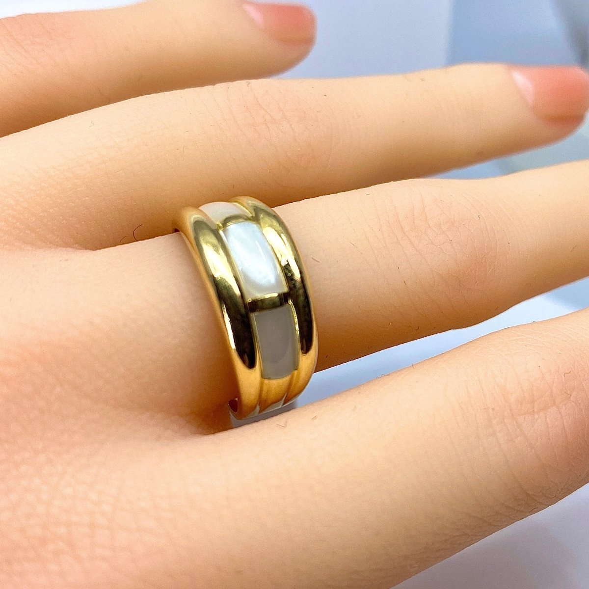 Bague Jonc en or jaune et nacre - Castafiore