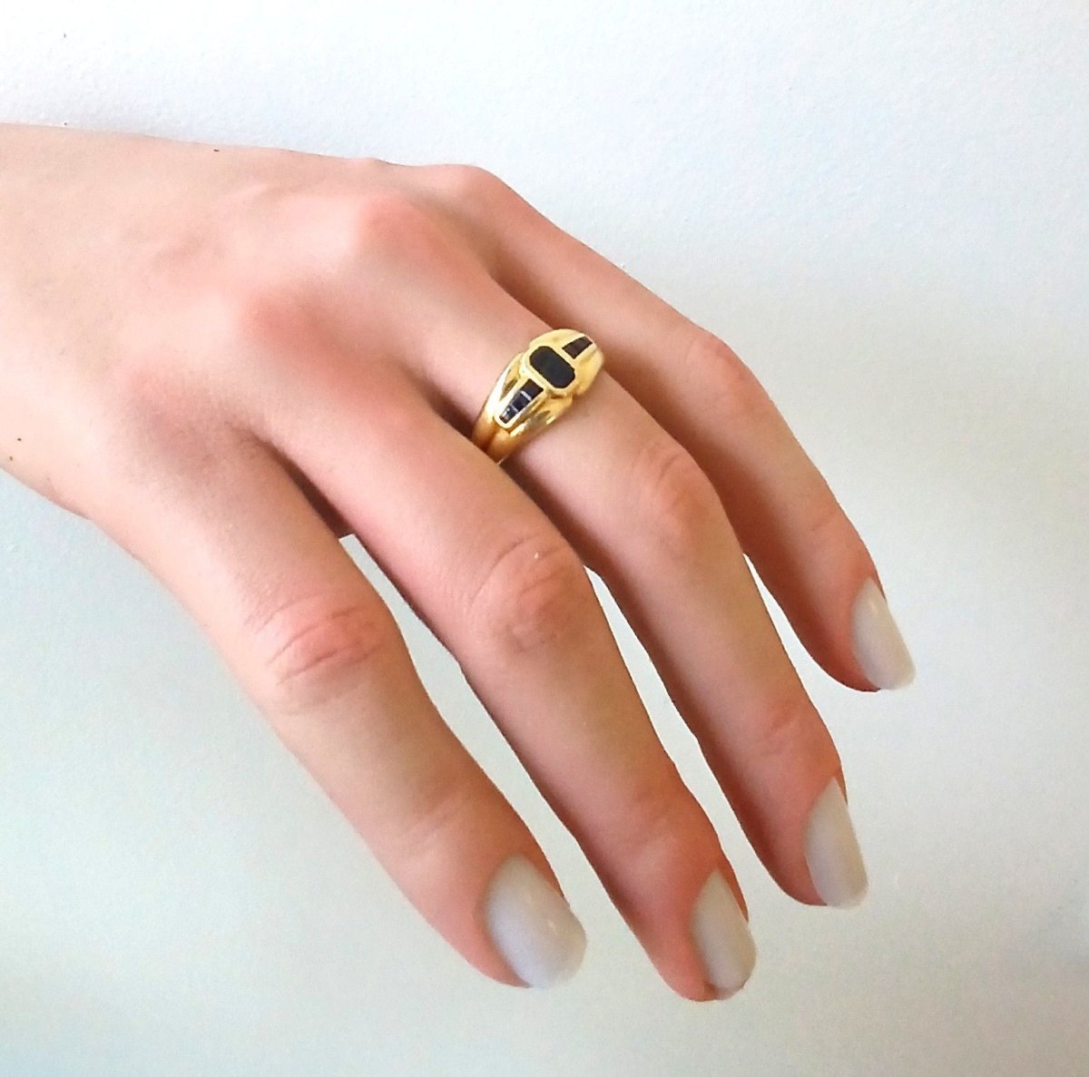 Bague Jonc en or jaune et saphirs - Castafiore