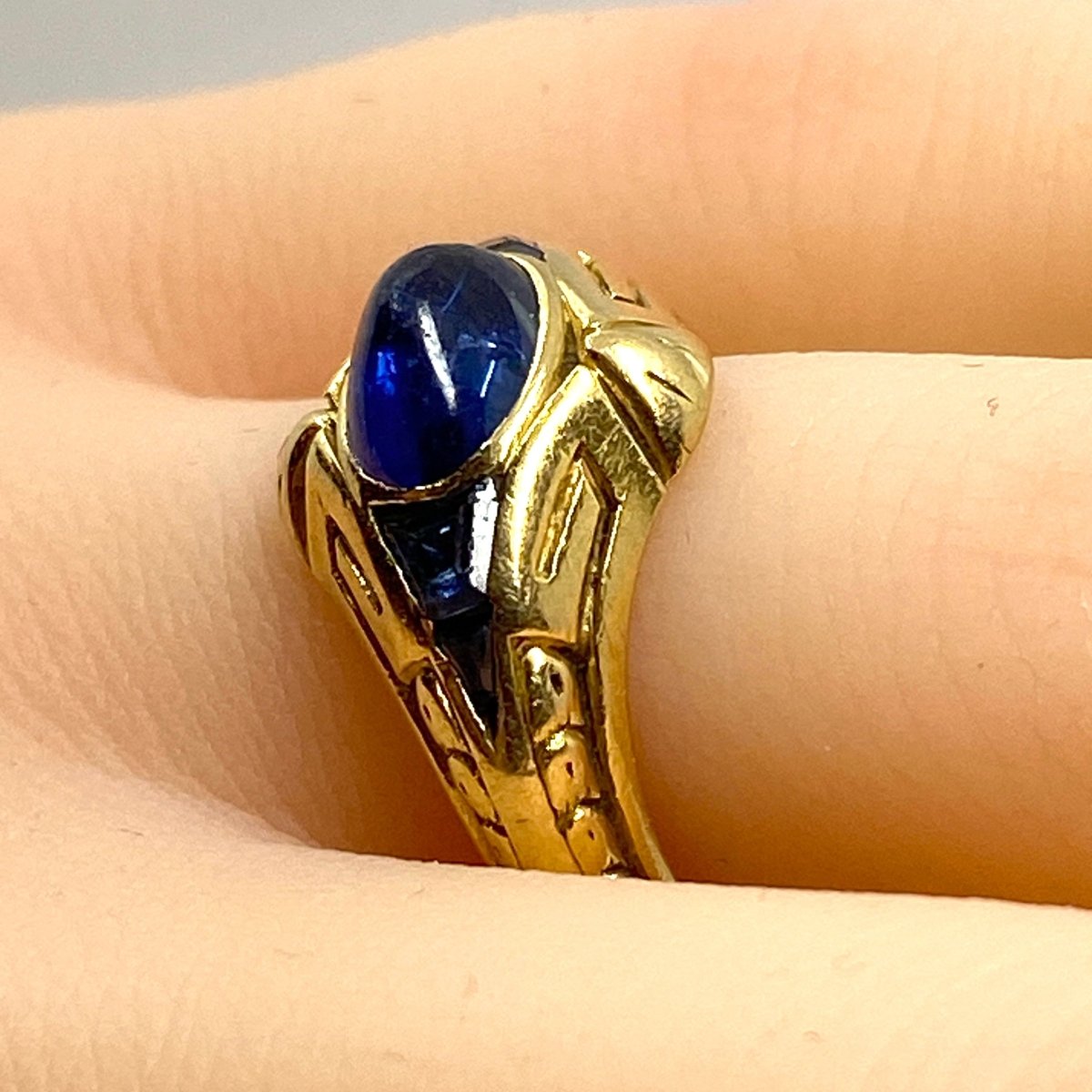 Bague Jonc en or jaune et saphirs - Castafiore