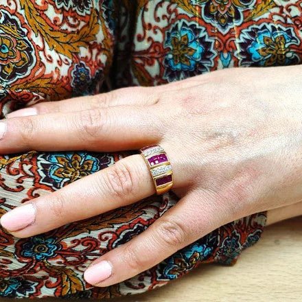 Bague Jonc en or jaune, rubis et diamants - Castafiore