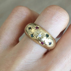 Bague Jonc en or jaune, rubis, saphirs, émeraudes et diamant - Castafiore