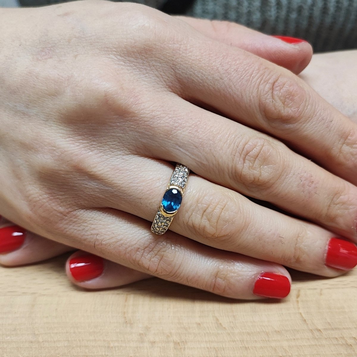 Bague Jonc en or jaune, saphir, et diamants - Castafiore