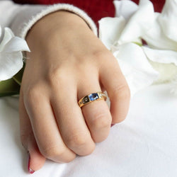 Bague Jonc en or jaune, saphir et diamants - Castafiore