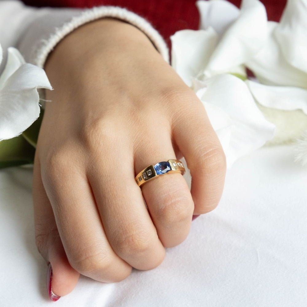 Bague Jonc en or jaune, saphir et diamants - Castafiore