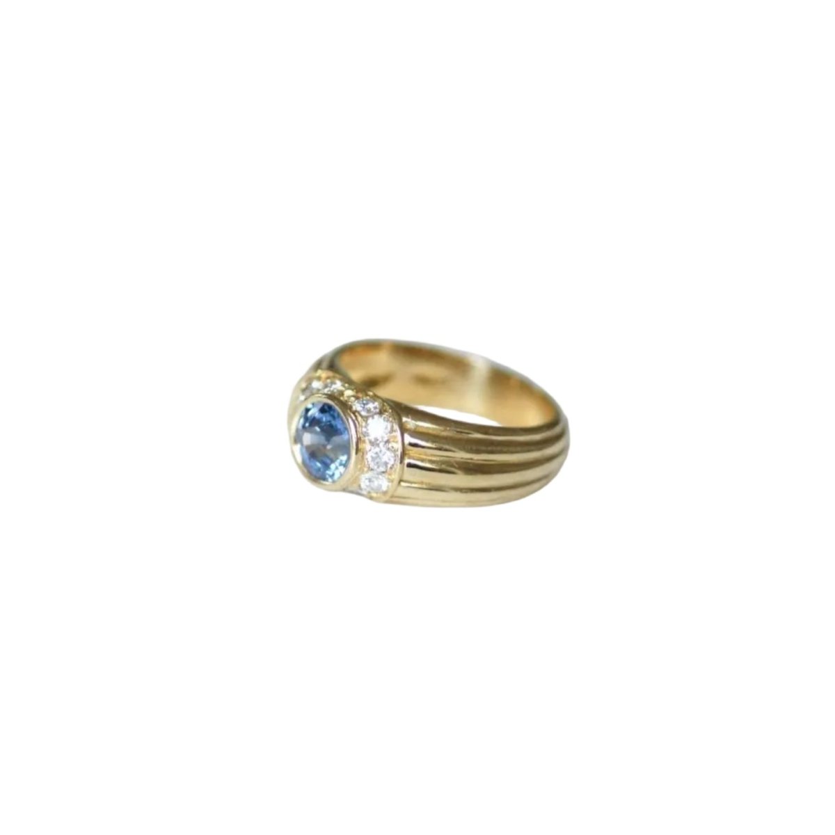 Bague jonc en or jaune, saphir, et diamants - Castafiore