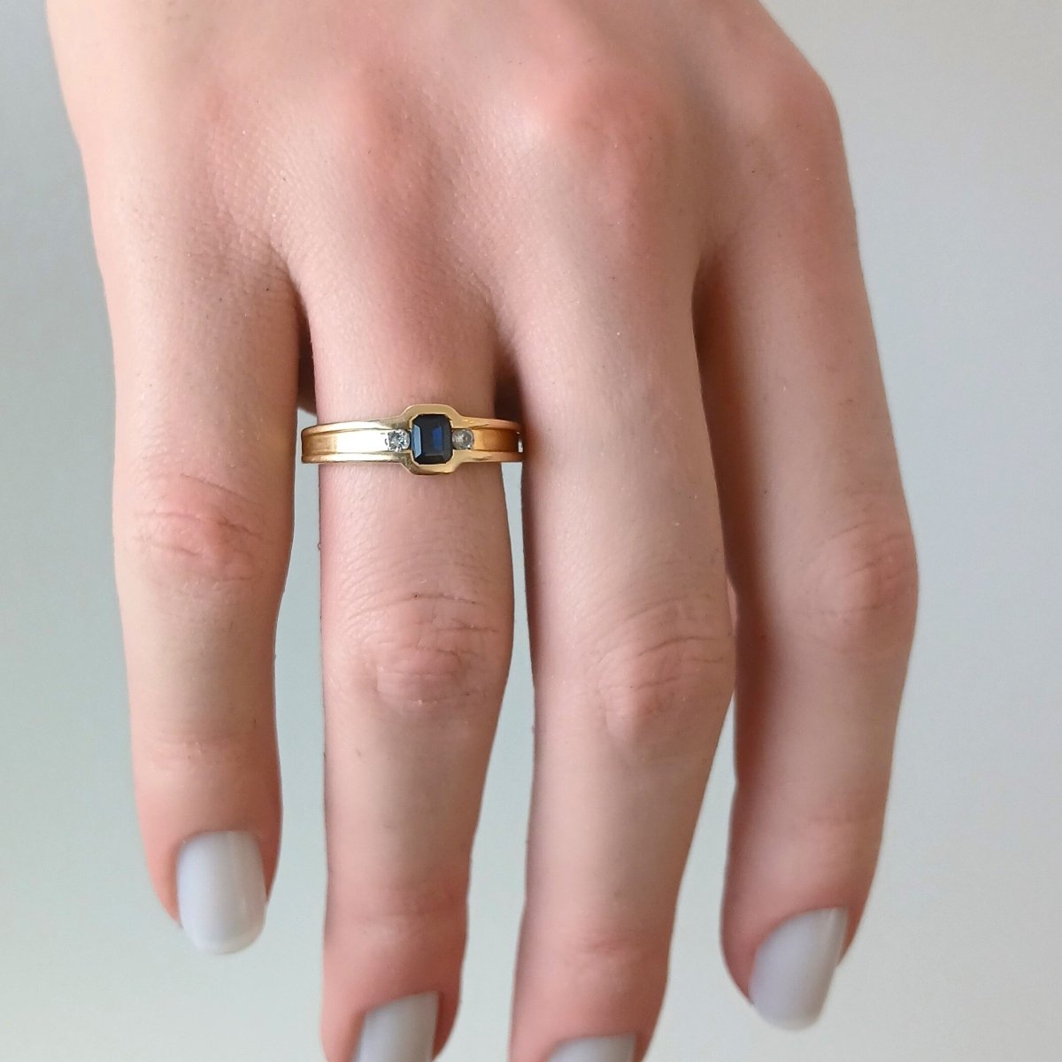 Bague Jonc en or jaune, saphir et diamants - Castafiore