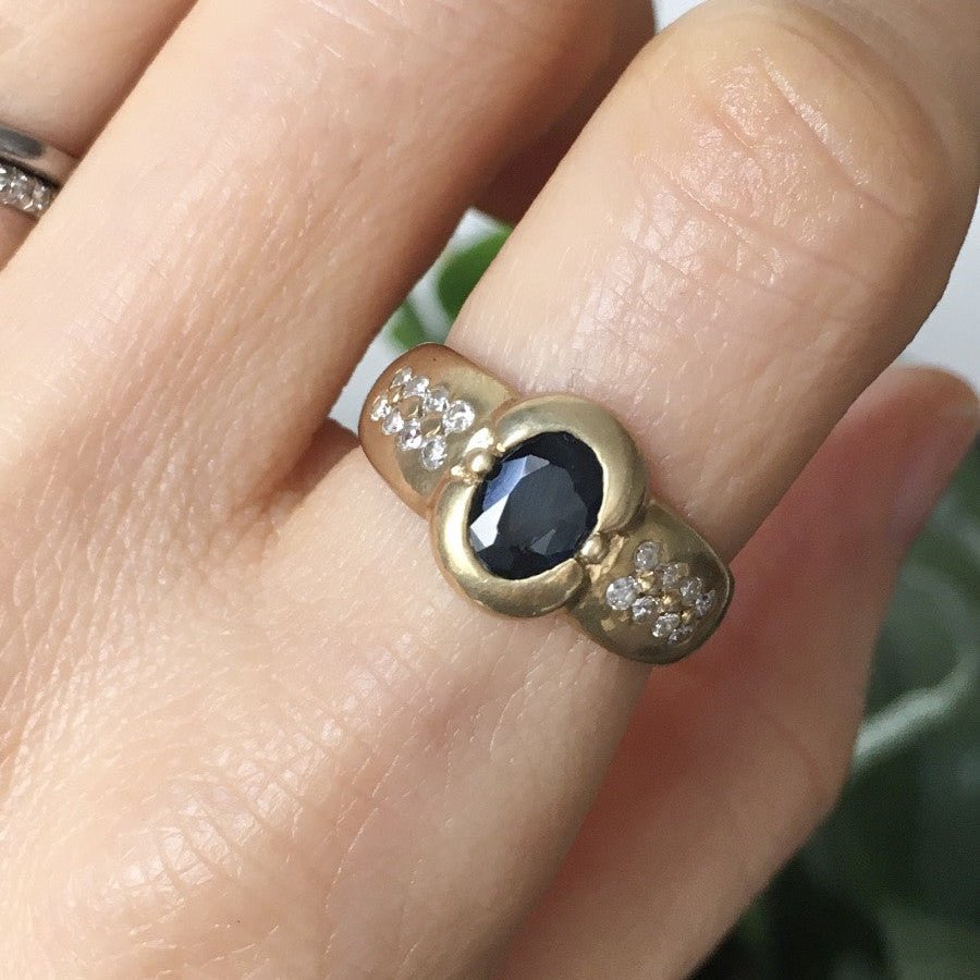 Bague Jonc en or jaune, saphir et diamants - Castafiore
