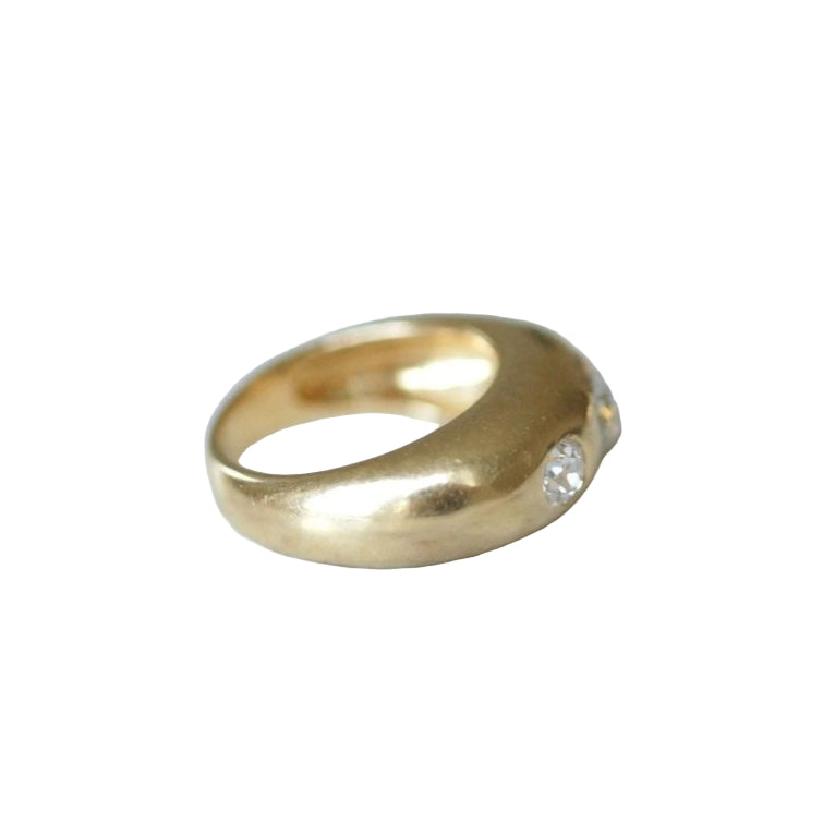 Bague jonc or jaune et trois diamants - Castafiore