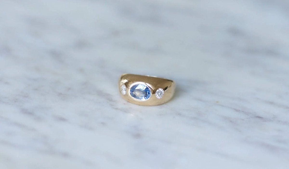 Bague jonc saphir de Ceylan et diamants - Castafiore