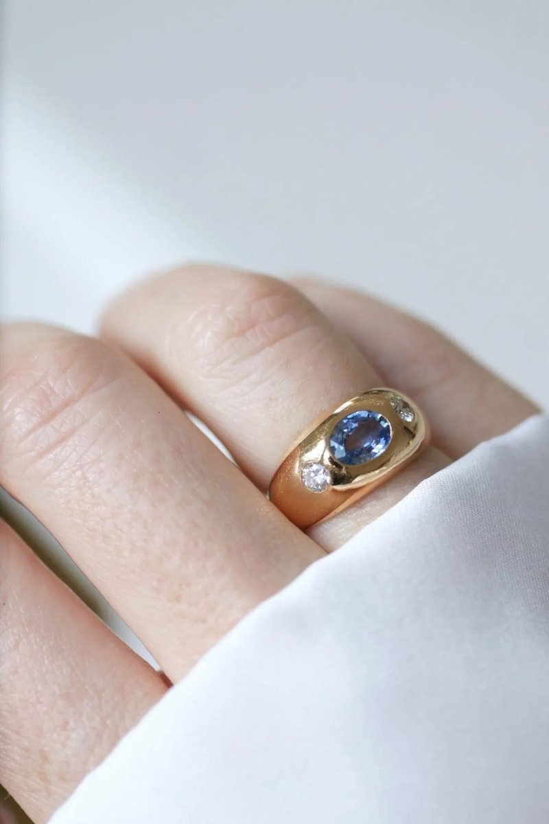 Bague jonc saphir de Ceylan et diamants - Castafiore