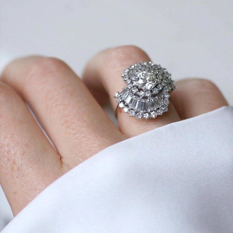Bague Jupe Diamant Baguette 3.34 Cts Or Blanc - Castafiore