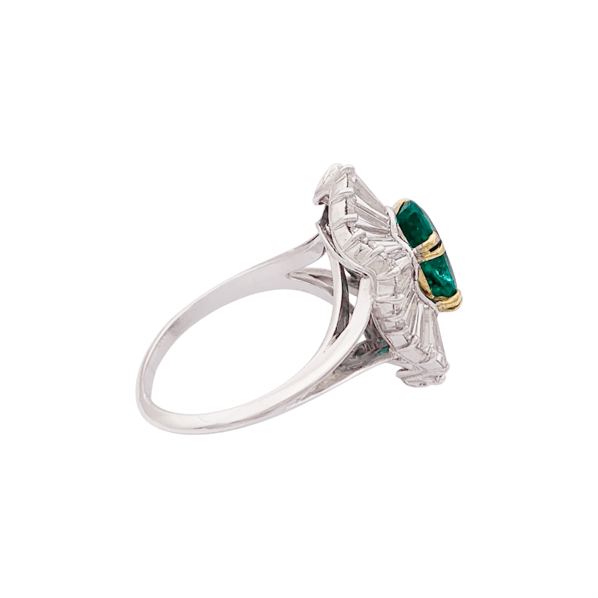 Bague "Jupe" en or jaune, platine, émeraude et diamants - Castafiore