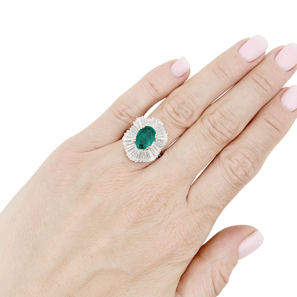 Bague "Jupe" en or jaune, platine, émeraude et diamants - Castafiore