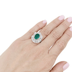 Bague "Jupe" en or jaune, platine, émeraude et diamants - Castafiore