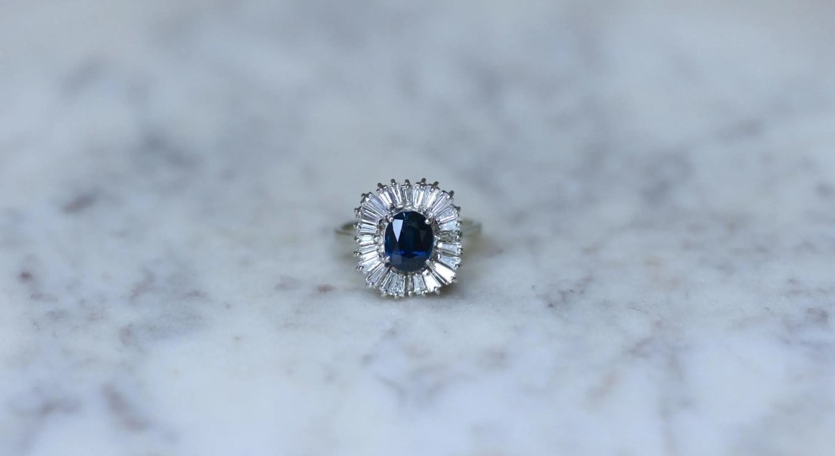 Bague Jupe Saphir et Diamants sur Or Blanc - Castafiore