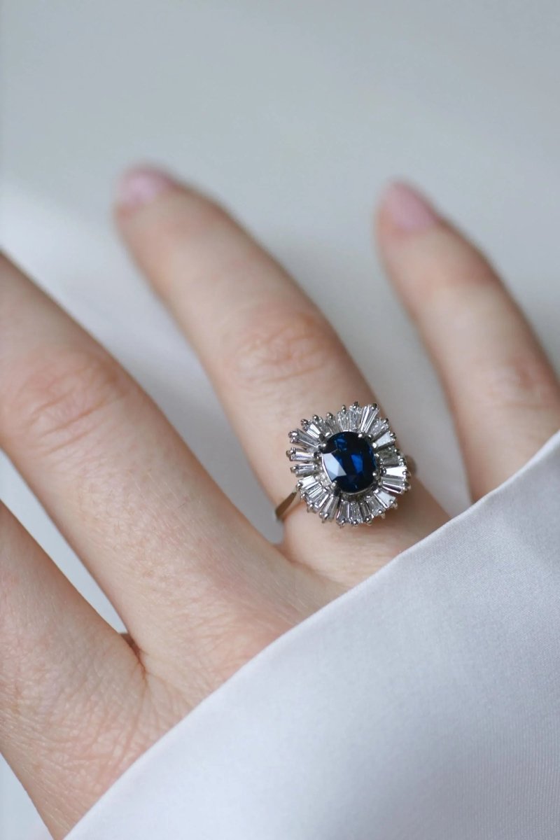 Bague Jupe Saphir et Diamants sur Or Blanc - Castafiore