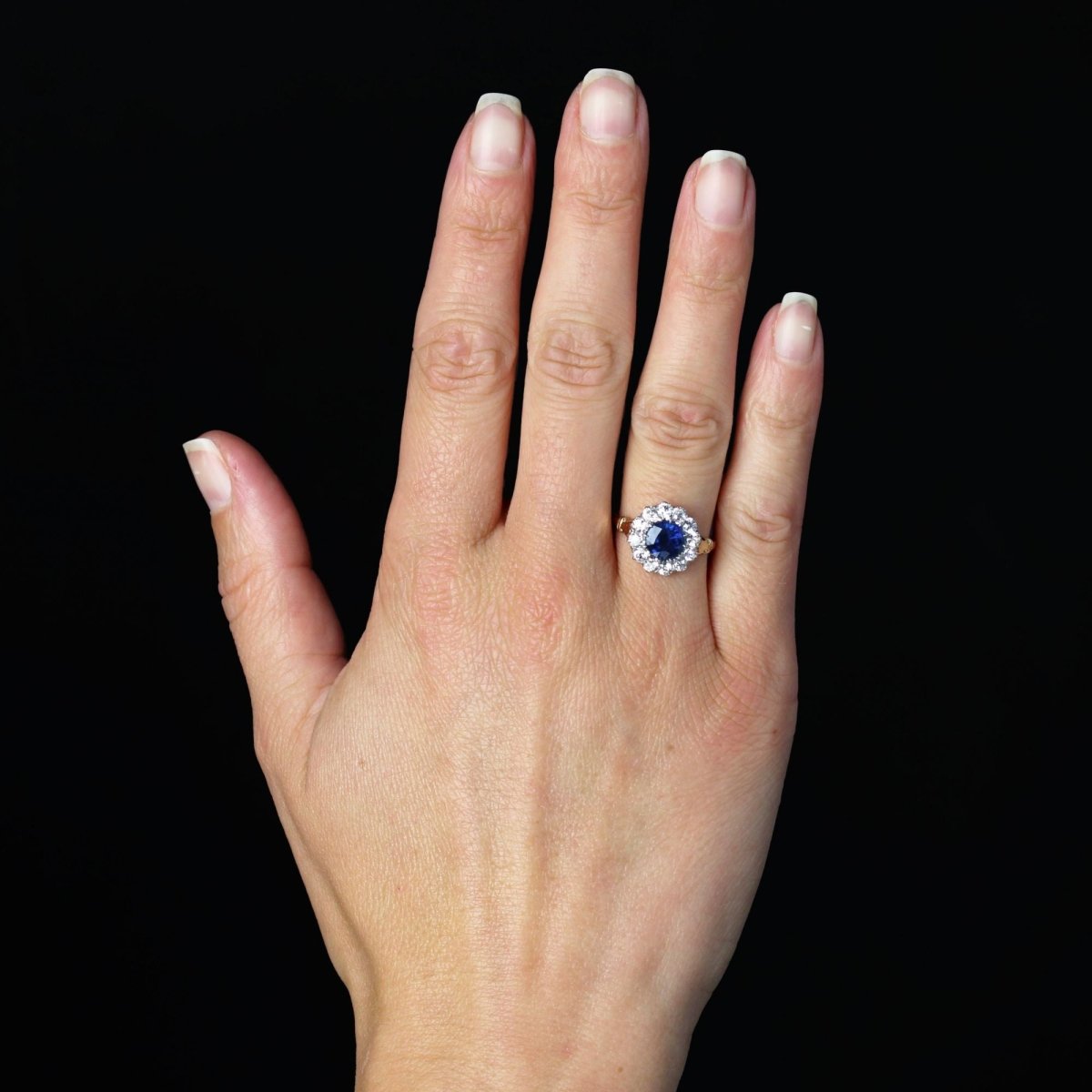 Bague marguerite ancienne en or rose et platine avec saphir et diamants - Castafiore