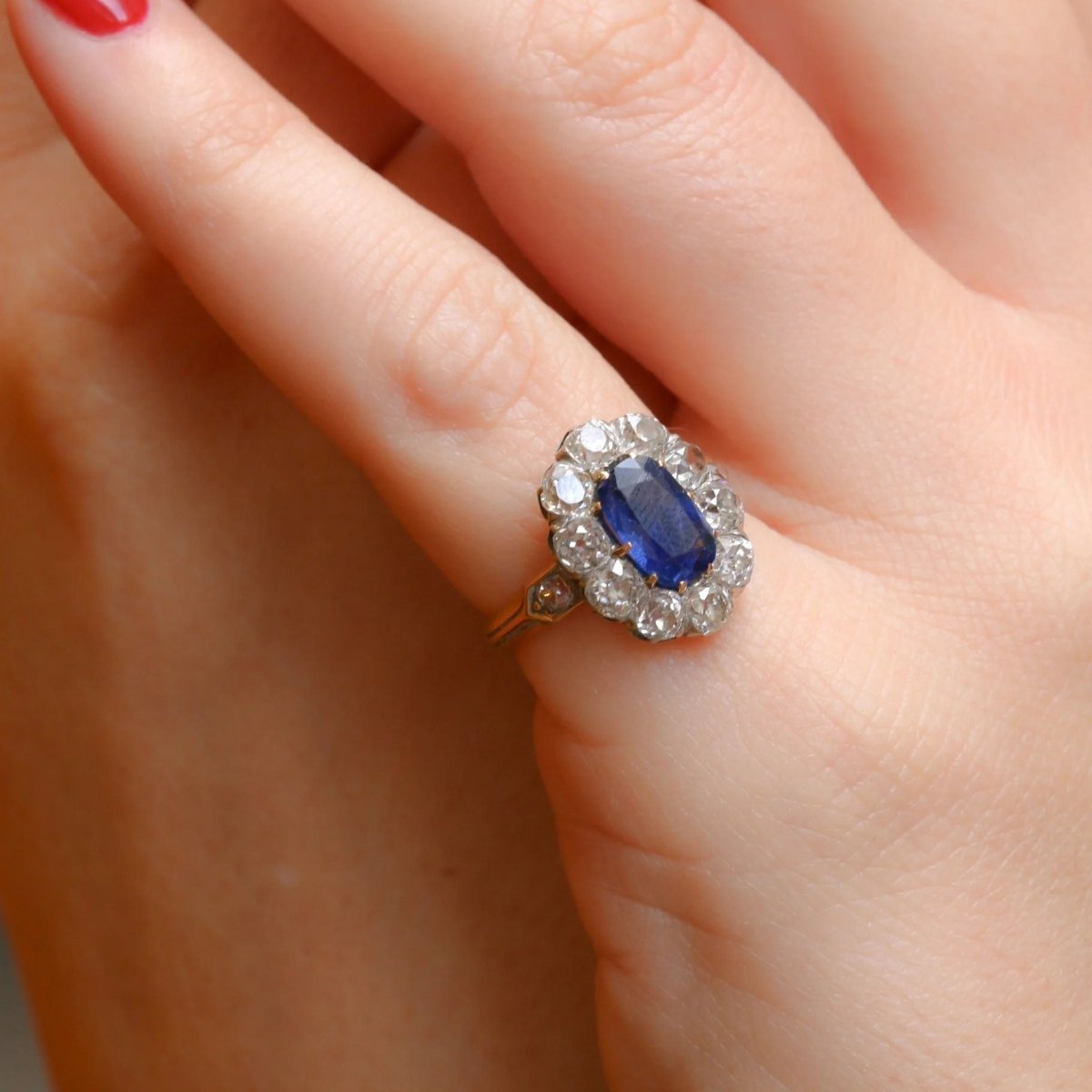 Bague Marguerite ancienne or rose, saphir et diamants – Castafiore