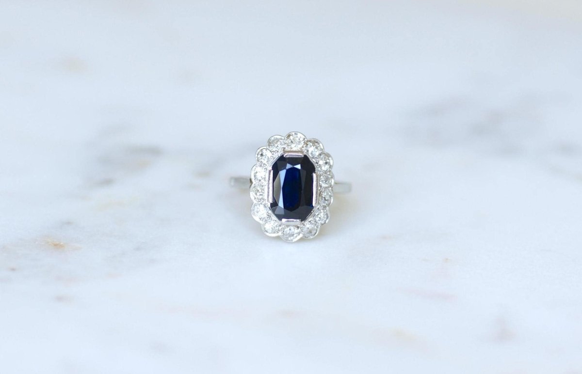 Bague Marguerite Art Déco Saphir 3,00 Cts & Diamants - Castafiore