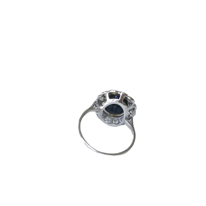 Bague Marguerite Art Deco Saphir Entourage Diamants - Castafiore